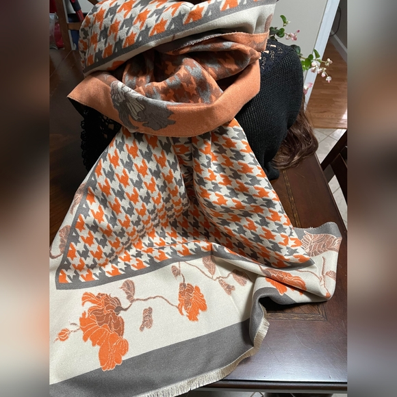 Fringe Scarf - Picture 3 of 6